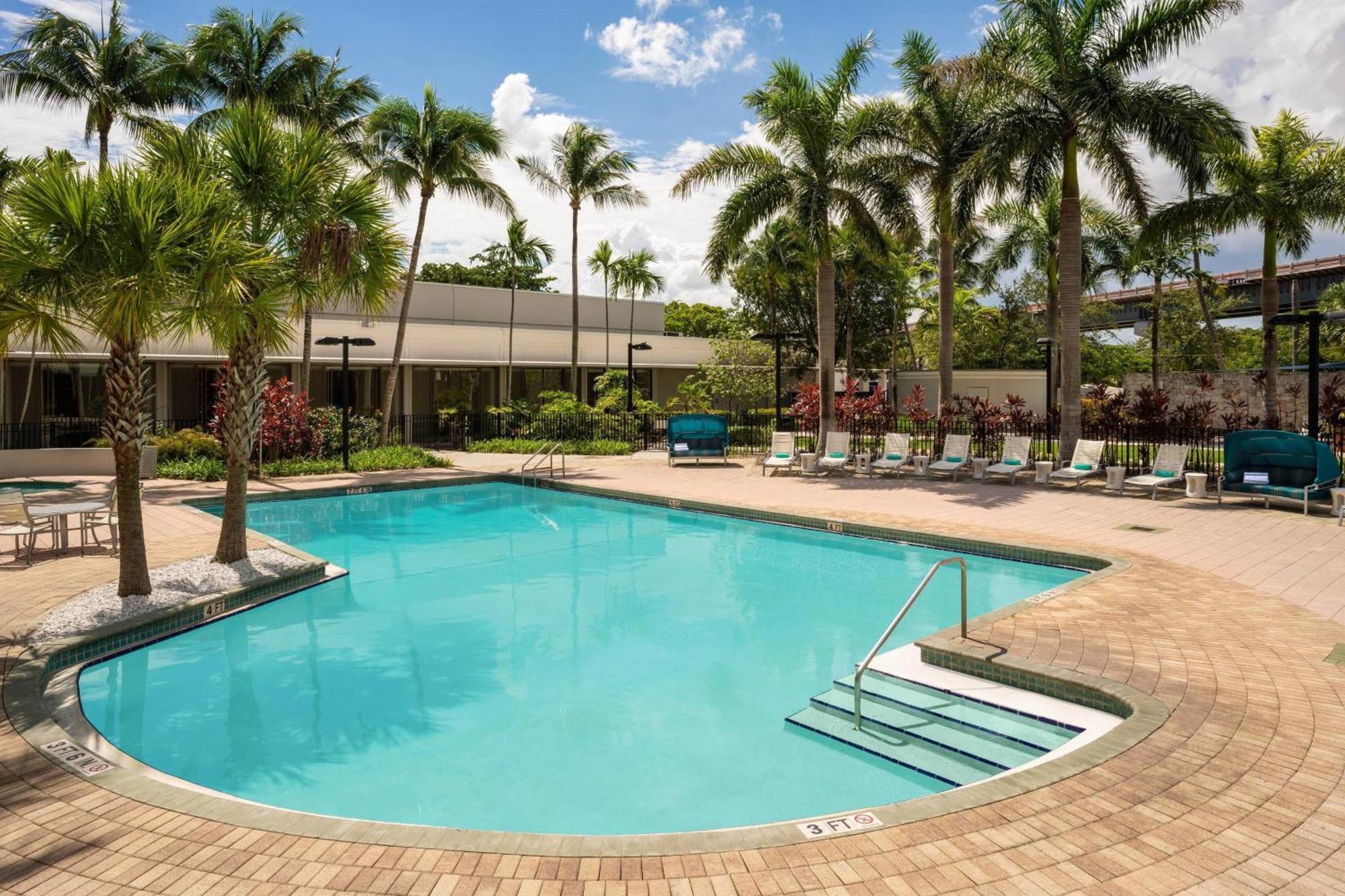 מלון Courtyard By Marriott Miami Airport מראה חיצוני תמונה