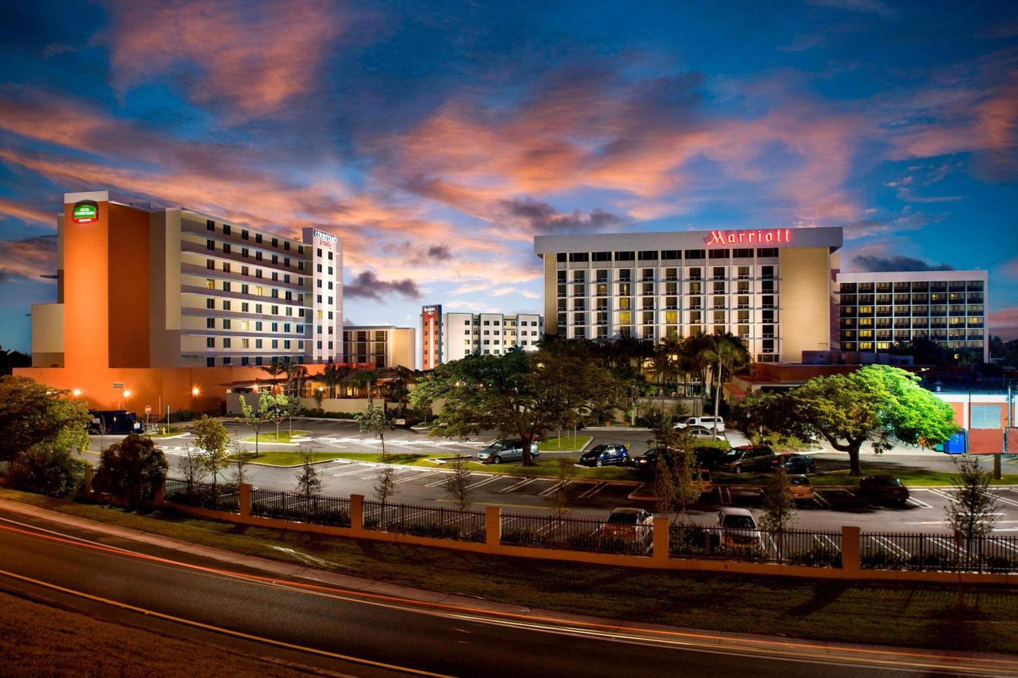 מלון Courtyard By Marriott Miami Airport מראה חיצוני תמונה