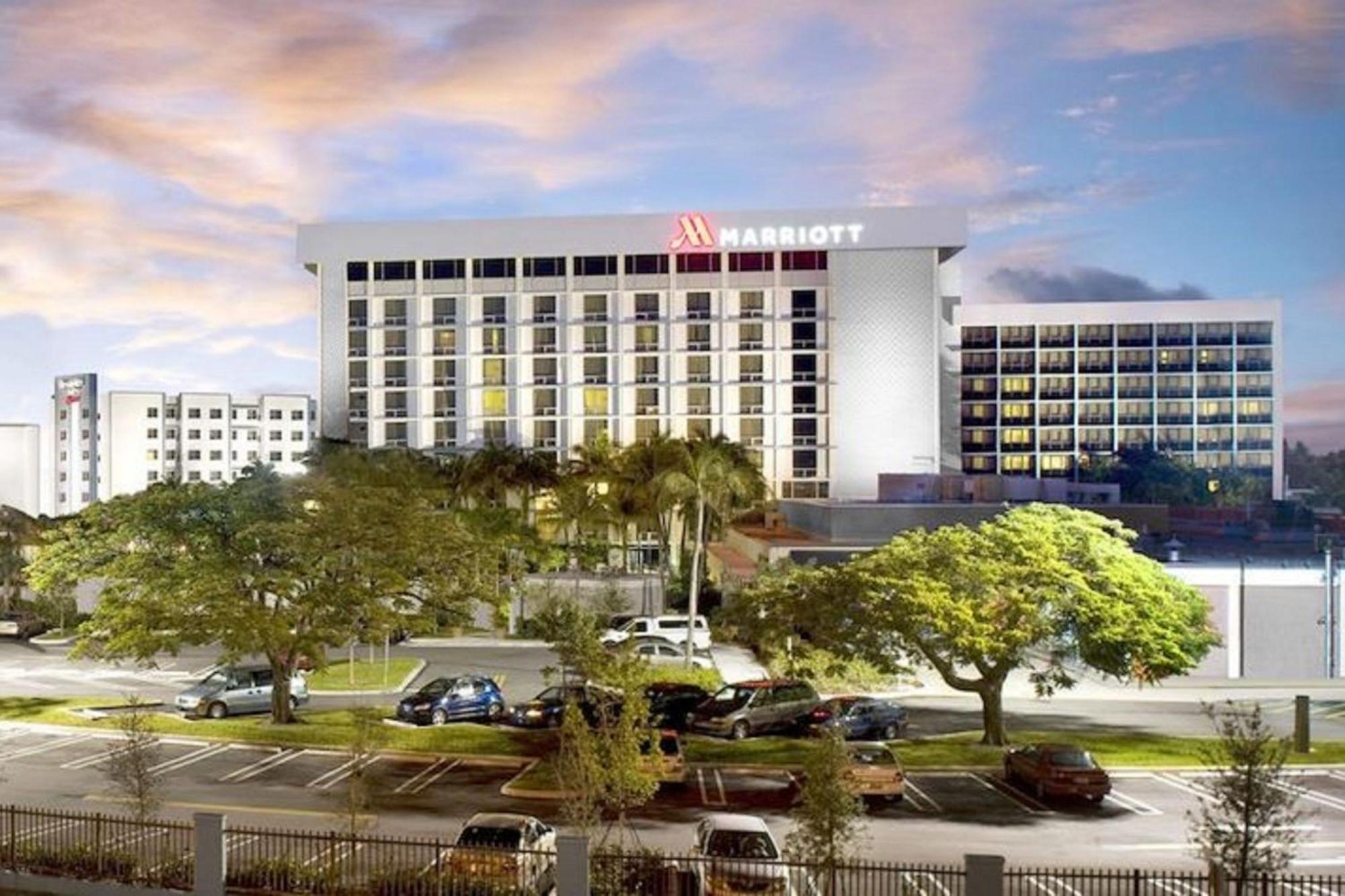 מלון Courtyard By Marriott Miami Airport מראה חיצוני תמונה