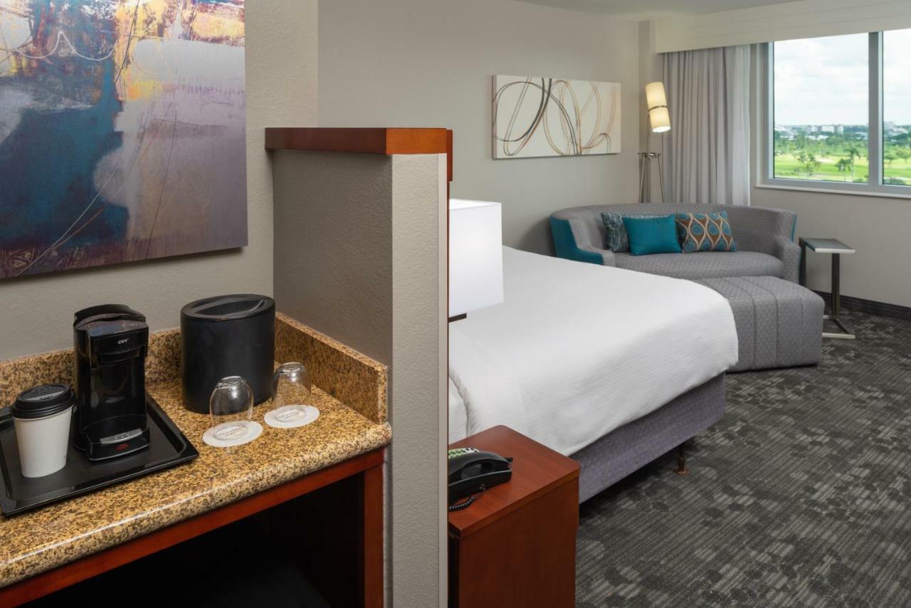 מלון Courtyard By Marriott Miami Airport מראה חיצוני תמונה
