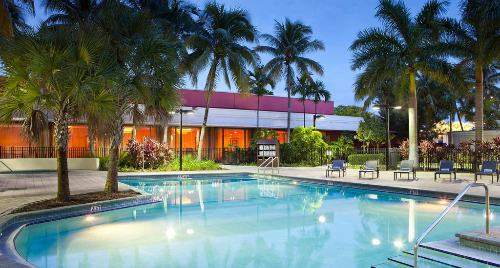 מלון Courtyard By Marriott Miami Airport מראה חיצוני תמונה
